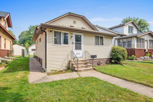 971 Lawson Ave E, Saint Paul, MN, 55106-3221 | Card Image