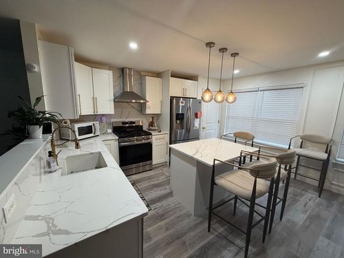 10 Victorian Way, West Deptford, NJ, 08096-4902 | Card Image