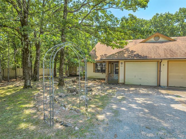 912 Summit Ridge Ct, House other with 2 bedrooms, 2 bathrooms and null parking in Tahlequah OK | Image 5