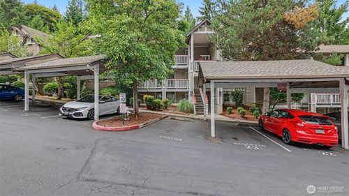 b106-18505 Se Newport Way, Issaquah, WA, 98027-9015 | Card Image