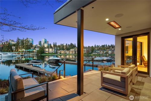 9810 Se Shoreland Dr, Bellevue, WA, 98004-6509 | Card Image