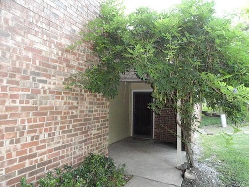 2717 Meadowstone Ct, Carrollton, TX, 75006-4787 | Card Image