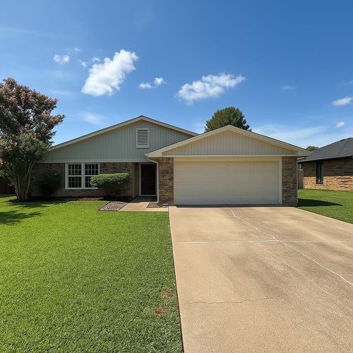 1348 Fieldstone Dr, Bedford, TX, 76022-6754 | Card Image
