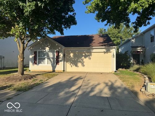1224 Edgewater Dr, Greenwood, IN, 46143-8122 | Card Image