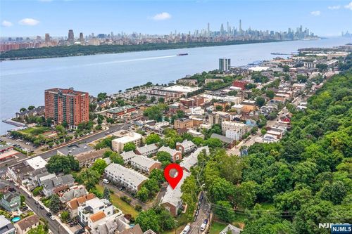 477 Undercliff Ave, Edgewater, NJ, 07020-1282 | Card Image