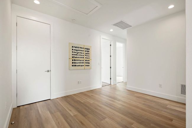 B - 5507 Manor Rd, House other with 4 bedrooms, 3 bathrooms and 4 parking in Austin TX | Image 11