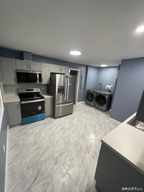 47 Merrimac St, Danbury, CT, 06810-6415 | Card Image