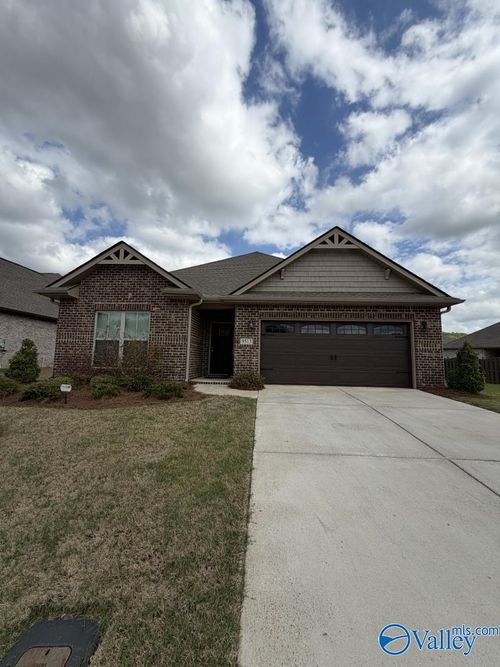 9513 Hampton Oak Dr Se, Owens Cross Roads, AL, 35763-4811 | Card Image