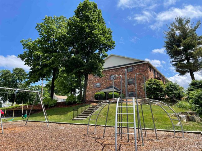 APT-13 - 11 Railroad Ave, Condo with 2 bedrooms, 1 bathrooms and null parking in Derry NH | Image 26