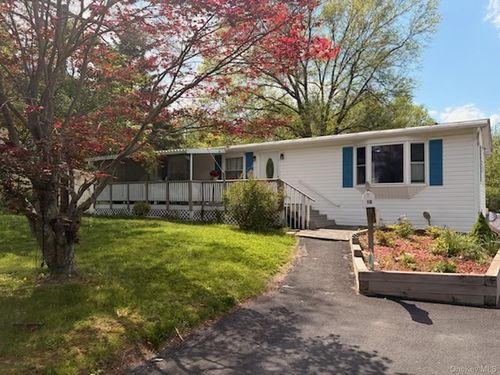 16 Lark St, Washingtonville, NY, 10992-1123 | Card Image