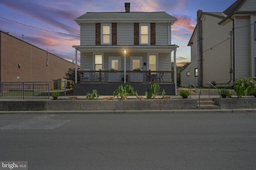 104 N Locust St, PALMYRA, PA, 17078-1620 | Card Image