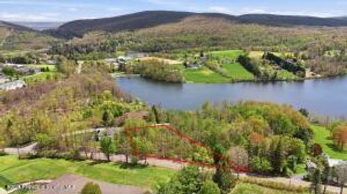 2 Country Club Pl, South Abington Township, PA, 18411-9764 | Card Image