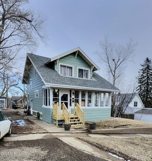 204 8th Ave Nw, Mandan, ND, 58554-2632 | Card Image