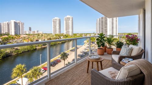 701-3701 N Country Club Dr, Aventura, FL, 33180-1718 | Card Image