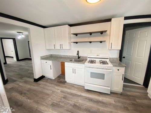 7406 Oakland St, Detroit, MI, 48211-1319 | Card Image