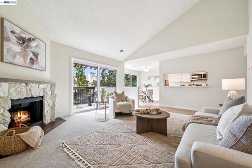217-21062 Gary Dr, Hayward, CA, 94546-6104 | Card Image
