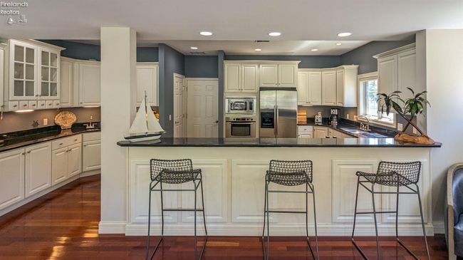 8051 E Lake Blvd, Condo with 4 bedrooms, 4 bathrooms and 2 parking in Marblehead OH | Image 18