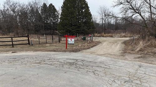 5550 W Partridge Hollow Dr, Janesville, WI, 53548-8819 | Card Image