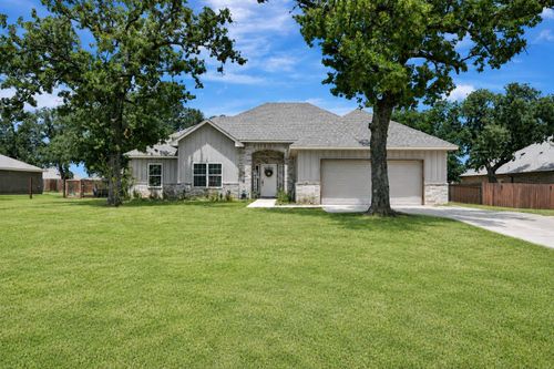 917 E 3rd St, Springtown, TX, 76082-3027 | Card Image