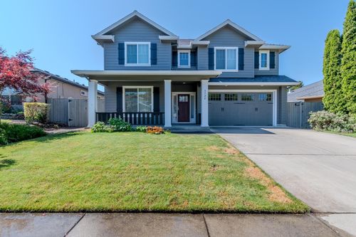 3724 Sherwood Park Dr, Medford, OR, 97504-9127 | Card Image