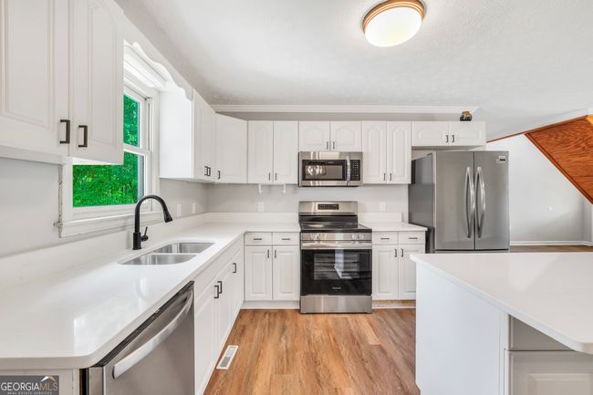 138 Sam Solomon Rd, House other with 3 bedrooms, 2 bathrooms and 2 parking in Locust Grove GA | Image 12