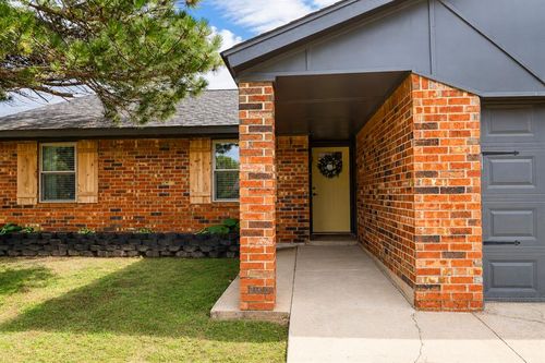 112 Chickasaw Lane, Yukon, OK, 73099 | Card Image