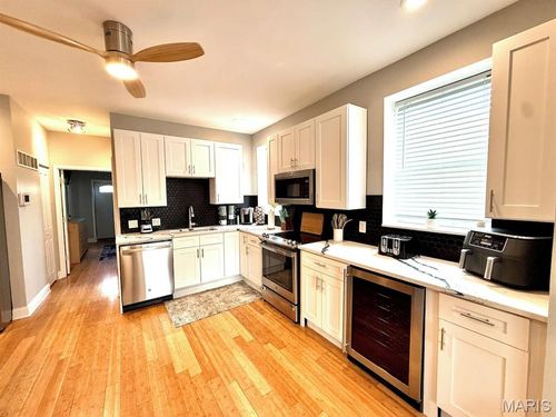 2811 Hickory St, Saint Louis, MO, 63104-1814 | Card Image
