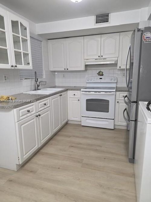 apt-65-1701 W 42nd Pl, Hialeah, FL, 33012-7494 | Card Image