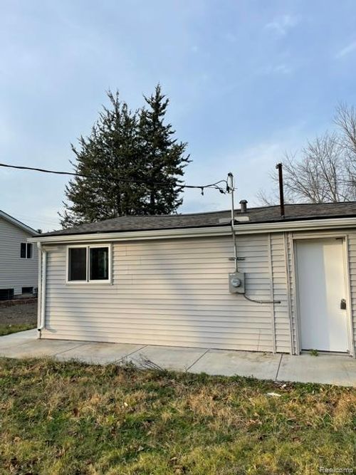 29311 Rockcastle St, Farmington Hills, MI, 48336-4942 | Card Image