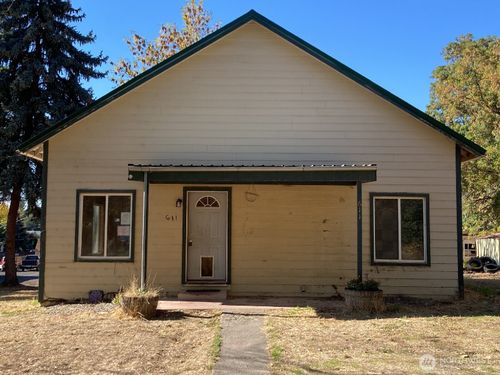 611 N Front St, Dayton, WA, 99328-1032 | Card Image