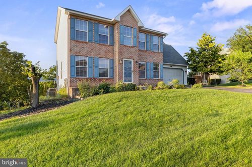 2401 Aspen Way, HARRISBURG, PA, 17110-9694 | Card Image