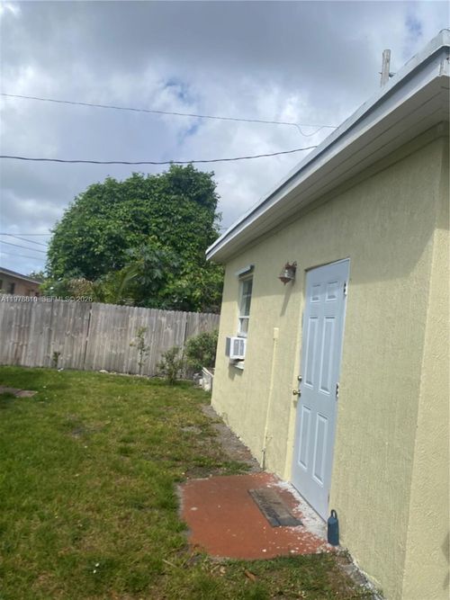 1-115 Ne 192nd St, Miami, FL, 33179-3226 | Card Image