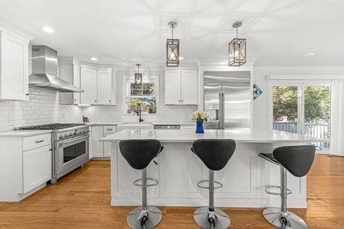 237 Swanton St, Winchester, MA, 01890-1937 | Card Image