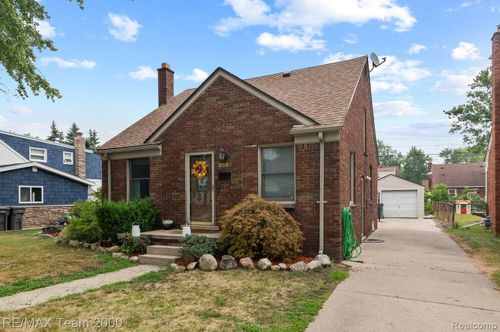 2020 Kingsbury Ave, Dearborn, MI, 48128-1140 | Card Image