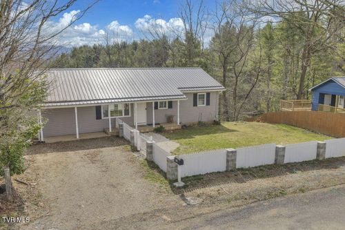 520 Hospital Hill Ln, Mountain City, TN, 37683-4317 | Card Image