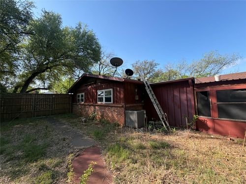 1313 Carolina St, Graham, TX, 76450-4305 | Card Image
