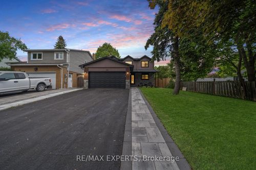 17 Patrician Crt, Bradford, ON, L3Z1B4 | Card Image