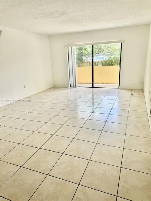 apt-d114-10431 N Kendall Dr, Miami, FL, 33176-1577 | Card Image