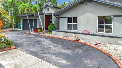 8611 Sw 82nd Ter, House other with 4 bedrooms, 3 bathrooms and null parking in Miami FL | Image 3