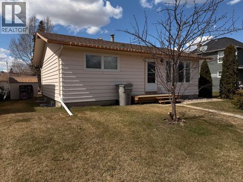 122 Main St, Lashburn, SK, S0M1H0 | Card Image