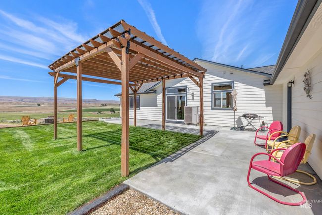 8142 Us Highway 95, House other with 3 bedrooms, 2 bathrooms and 2 parking in Marsing ID | Image 32