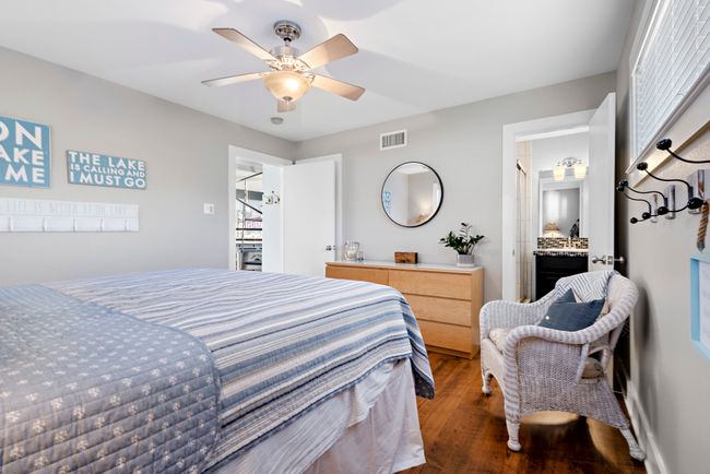 Primary Bedroom featuring a private en suite bath | Image 11