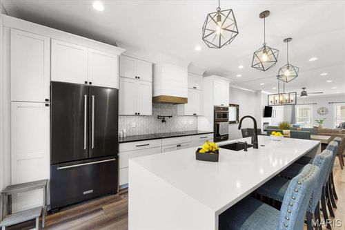 9 E Main St, Washington, MO, 63090-2511 | Card Image