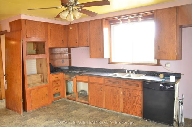 231 County Rd 2, House other with 4 bedrooms, 2 bathrooms and 5 parking in Edwardsburgh ON | Image 12