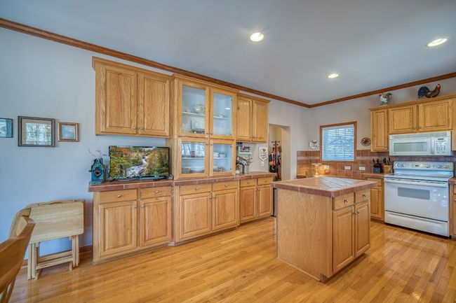 Kitchen on main | Image 11