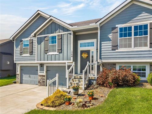 1704 Chestnut St, Kearney, MO, 64060-8284 | Card Image
