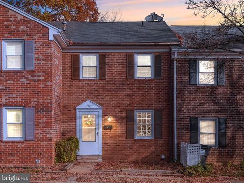 712 Olde Greenwich Cir, FREDERICKSBURG, VA, 22408-4036 | Card Image