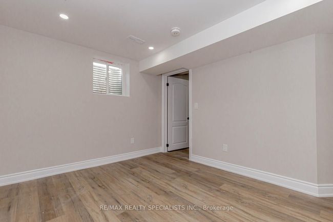39 Seaborn Rd, House attached with 5 bedrooms, 2 bathrooms and 4 parking in Brampton ON | Image 27