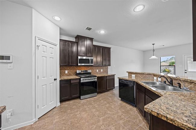 9203 Sasson Blvd, House other with 5 bedrooms, 3 bathrooms and 2 parking in Houston TX | Image 10