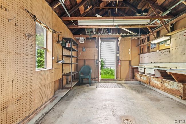 garage interior | Image 23